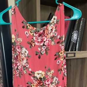 New! Boutique purchase. Cute long in back. Good with leggings or shorts.